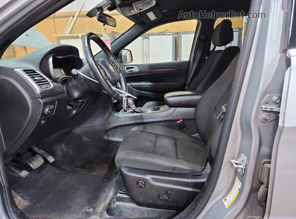 1C4RJFAGXJC280626 2018 JEEP GRAND Серебряный Вид салона спереди