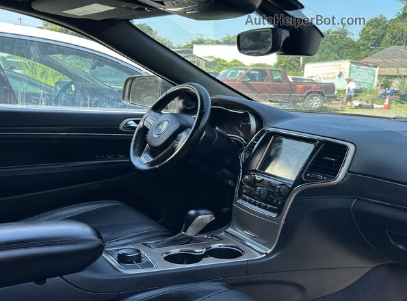 1C4RJFBG4HC794352 2017 JEEP GRAND CHEROKEE  Dashboard view