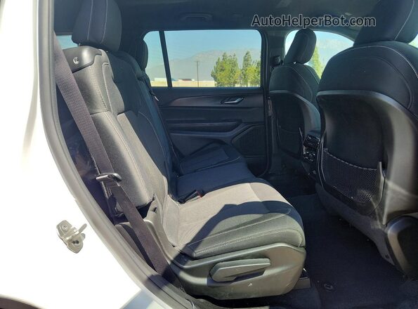 1C4RJKAG7R8533876 2024 JEEP GRAND White Widok wnętrza z tyłu