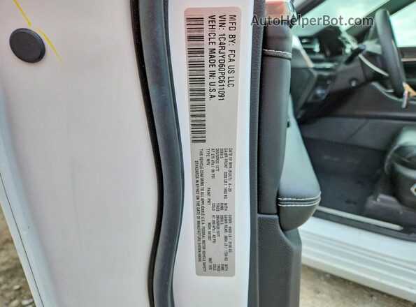1C4RJYD60PC611091 2023 JEEP GRAND White Vista interior de 360 grados