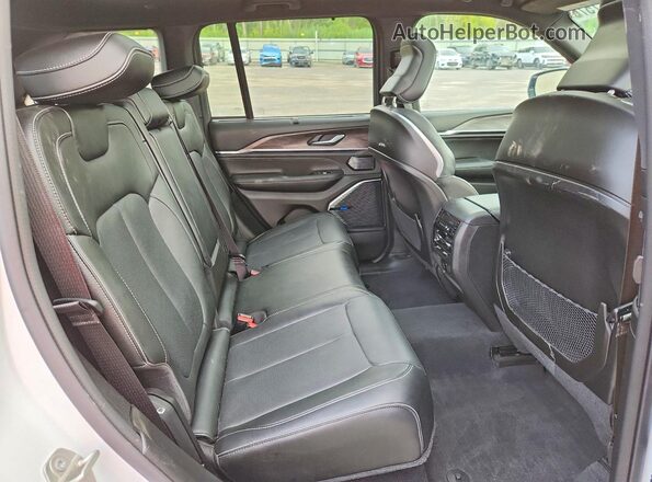 1C4RJYD60PC611091 2023 JEEP GRAND White Vista interior trasera