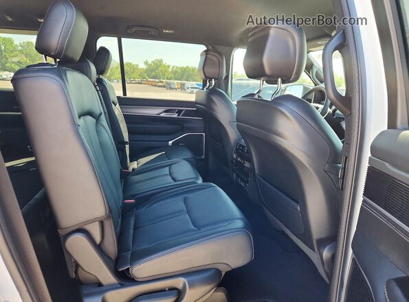 1C4SJSBP6TS170710 2026 JEEP GRAND White Rear seats view