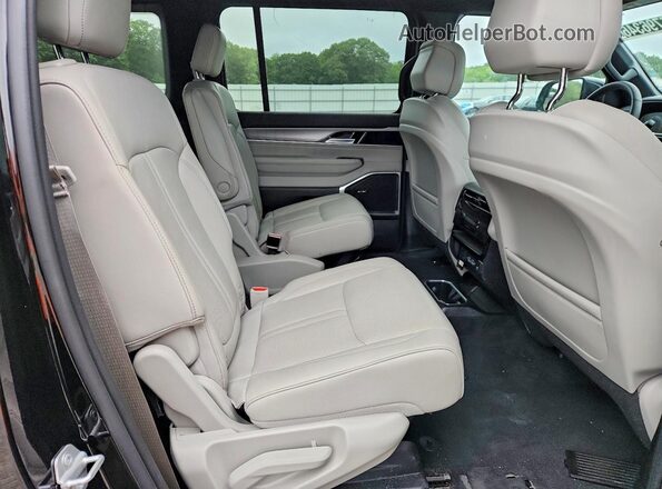 1C4SJUBP2SS520070 2025 JEEP WAGONEER Черный Вид задней части салона