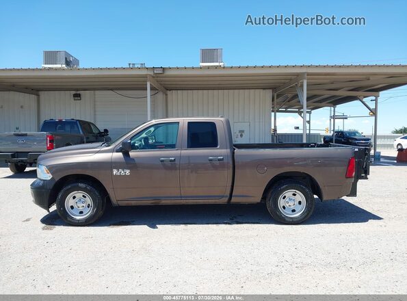 1C6RR6FG2JS283924 2018 RAM 1500 Tan 360 interior view
