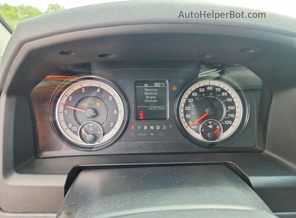 1C6RR6FG2KS712464 2019 RAM 1500 White Vista del cuadro de instrumentos