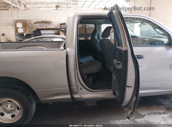 1C6RR6FG7KS643738 2019 RAM 1500 CLASSIC Silver Widok naklejki z numerem VIN