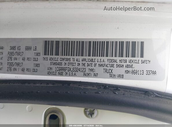 1C6RR6FGXJS324123 2018 RAM 1500 White Widok komory silnika