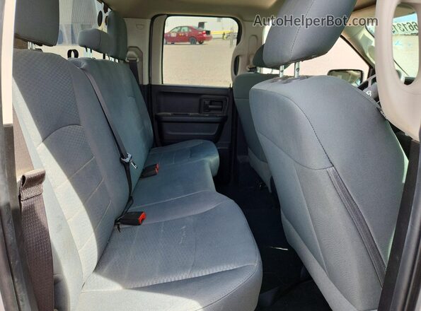 1C6RR6FT6KS574182 2019 RAM 1500 Серебряный Вид задних сидений