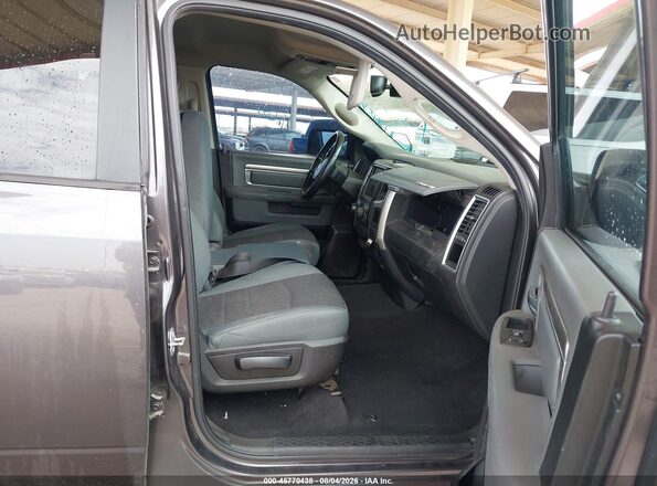 1C6RR6GG2JS249190 2018 RAM 1500 Gray Vista interior delantera