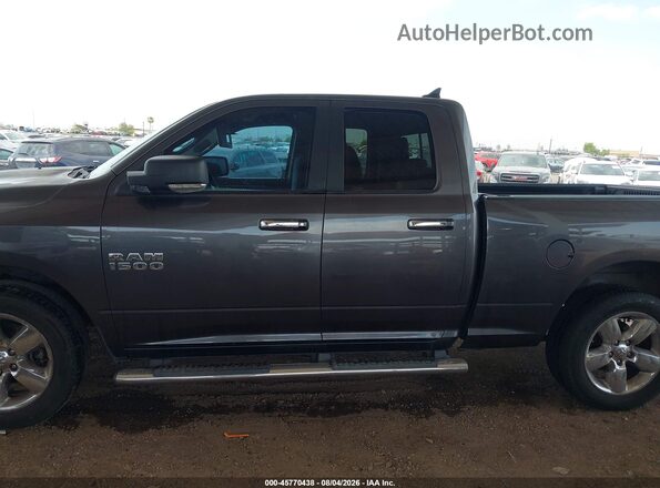 1C6RR6GG2JS249190 2018 RAM 1500 Gray Vista interior trasera
