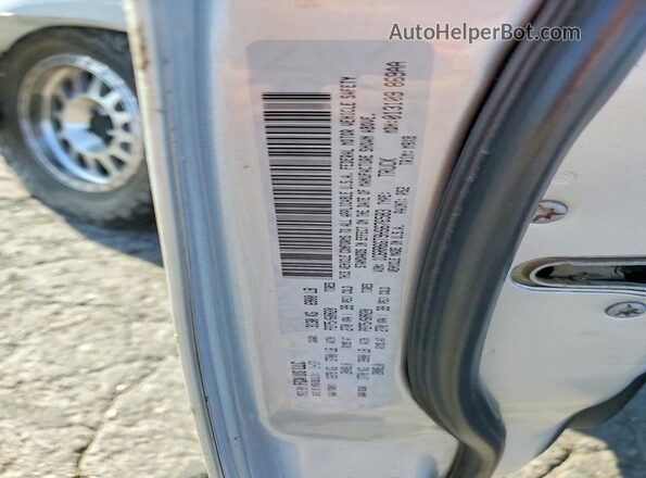 1C6RR6GT9HS676583 2017 RAM 1500 Silver Vista del compartimento del motor