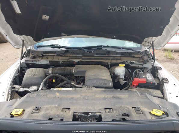1C6RR6KG2JS285338 2018 RAM 1500 White უკანა ხედი