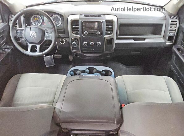 1C6RR6KG3KS638025 2019 RAM 1500 Красный Вид панели приборов