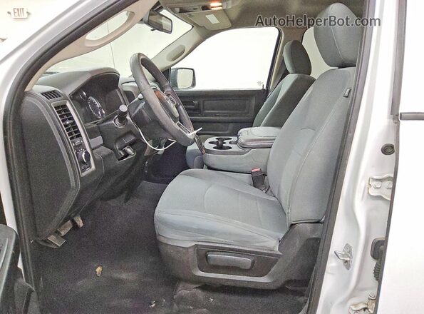1C6RR6KT6KS746927 2019 RAM 1500 White Widok wnętrza z przodu