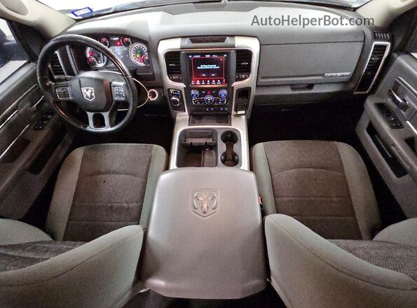 1C6RR6LT0JS334130 2018 RAM 1500 Blue Vista del salpicadero