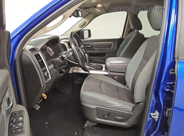 1C6RR6LT0JS334130 2018 RAM 1500 Blue Vista interior delantera