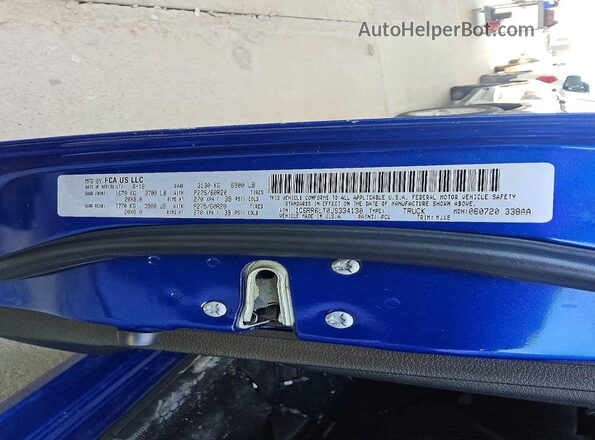 1C6RR6LT0JS334130 2018 RAM 1500 Blue Vista del compartimento del motor