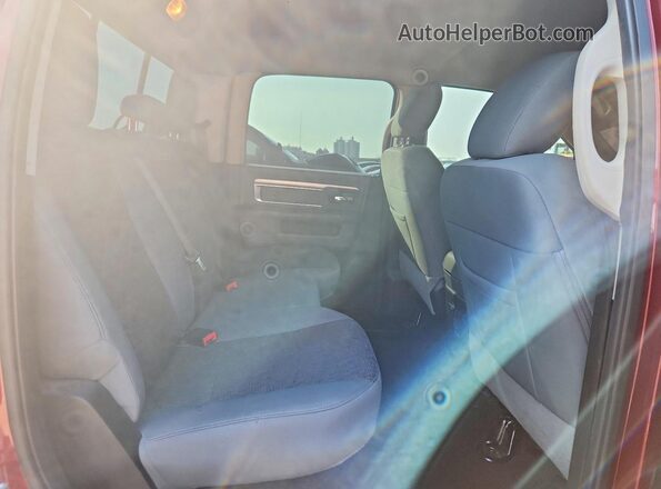1C6RR6LT9KS539303 2019 RAM 1500 Burgundy Vista de los asientos traseros