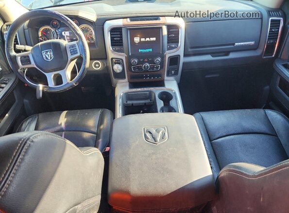 1C6RR6NT0HS776087 2017 RAM 1500 Silver Widok deski rozdzielczej