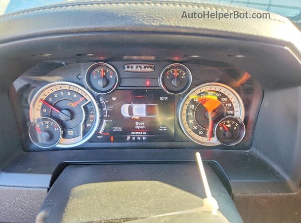 1C6RR6NT0HS776087 2017 RAM 1500 Silver Widok zestawu wskaźników