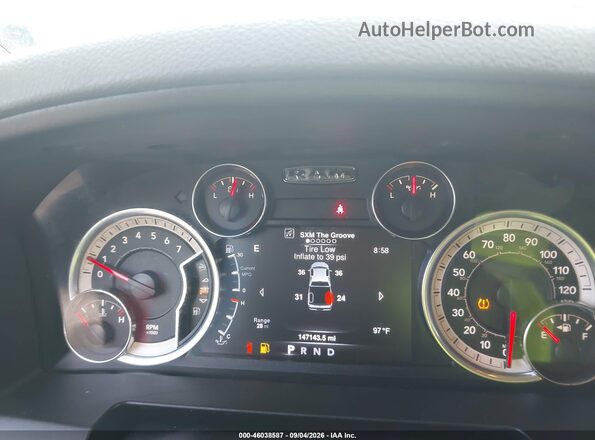 1C6RR6TT4KS683499 2019 RAM 1500 CLASSIC Burgundy Vista de los asientos traseros