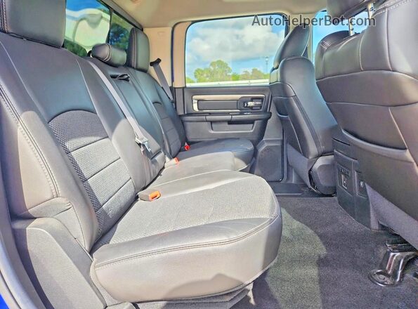 1C6RR6UTXGS284392 2016 RAM 1500 Blue Dashboard view