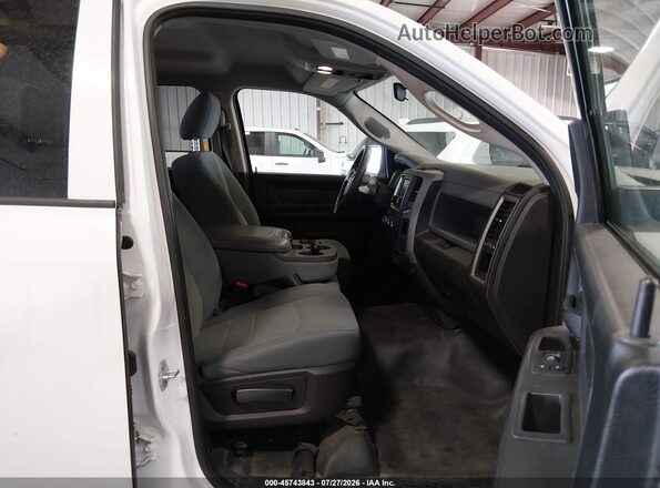 1C6RR7FG6KS632798 2019 RAM 1500 CLASSIC White Widok wnętrza z przodu