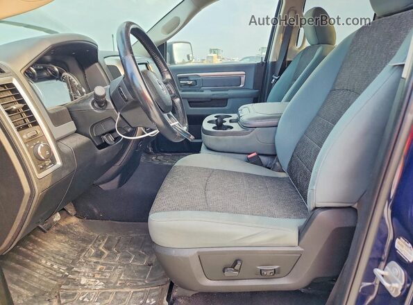 1C6RR7GG1JS311779 2018 RAM 1500 Blue Widok wnętrza z przodu