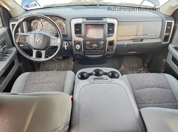 1C6RR7GG1JS311779 2018 RAM 1500 Blue Widok deski rozdzielczej