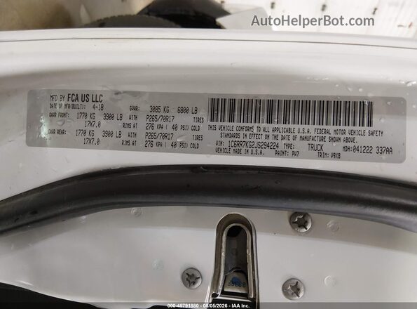 1C6RR7KG2JS294224 2018 RAM 1500 White Vista del compartimento del motor