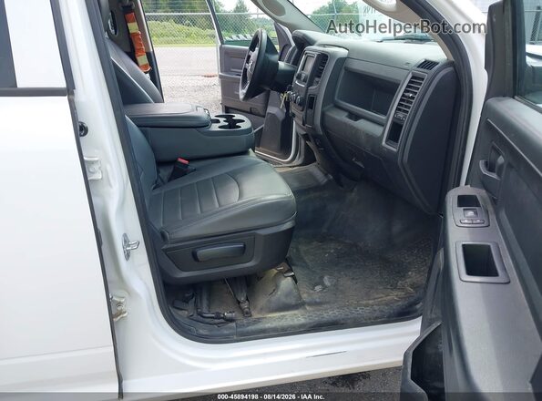 1C6RR7KG4JS300489 2018 RAM 1500 White Widok wnętrza z przodu