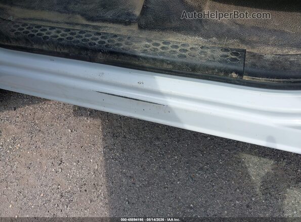 1C6RR7KG4JS300489 2018 RAM 1500 White Widok z przodu