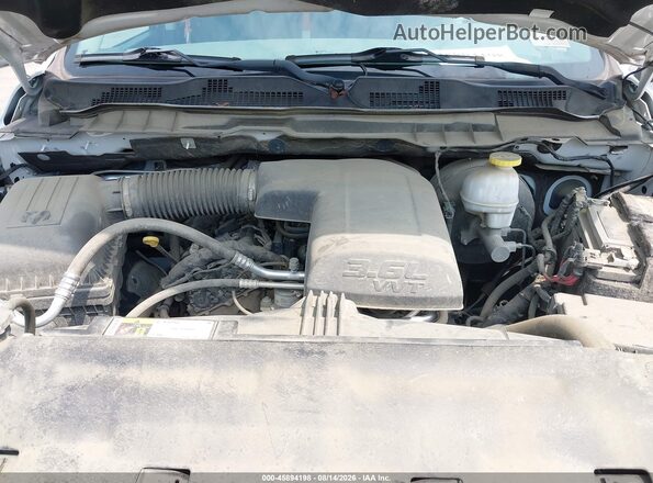 1C6RR7KG4JS300489 2018 RAM 1500 White Widok z tyłu