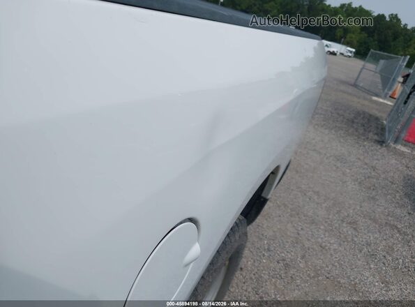 1C6RR7KG4JS300489 2018 RAM 1500 White Widok zestawu wskaźników