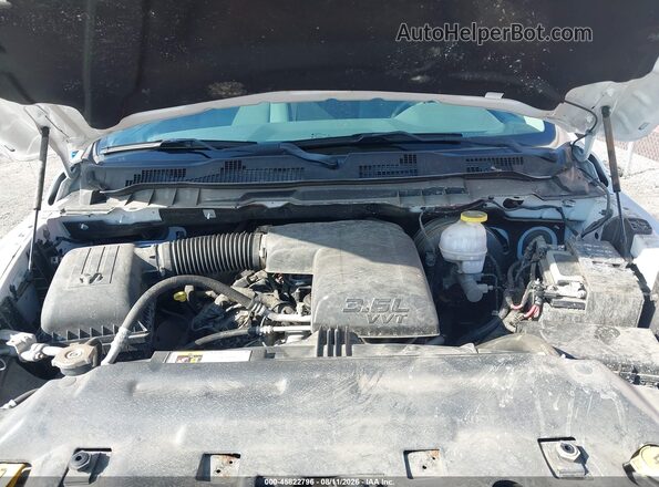 1C6RR7KG8JS297211 2018 RAM 1500 White Հետևի տեսք