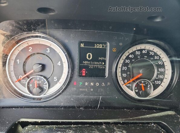 1C6RR7KM5JS277309 2018 RAM 1500 Red ხელსაწყოთა პანელის ხედი
