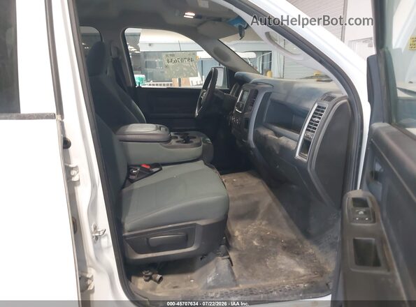 1C6RR7KT5JS319100 2018 RAM 1500 White Vista interior delantera