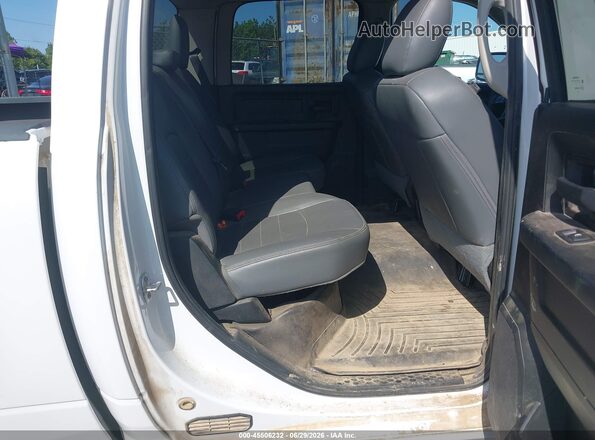 1C6RR7KT7JS318952 2018 RAM 1500 White VIN კოდის სტიკერის ხედი
