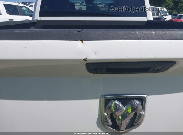 1C6RR7KT7JS318952 2018 RAM 1500 White სალონის 360-გრადუსიანი ხედი
