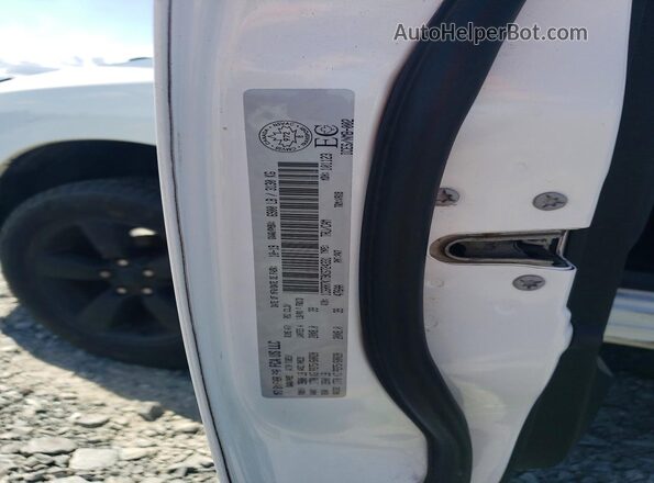 1C6RR7KT9KS724331 2019 RAM 1500 White Շարժիչի բաժամունքի տեսք