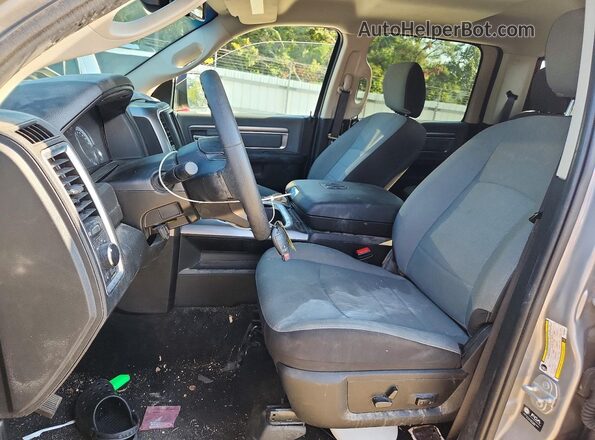 1C6RR7LG9PS536854 2023 RAM 1500 Silver Widok wnętrza z przodu