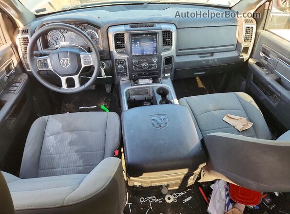 1C6RR7LG9PS536854 2023 RAM 1500 Silver Widok deski rozdzielczej