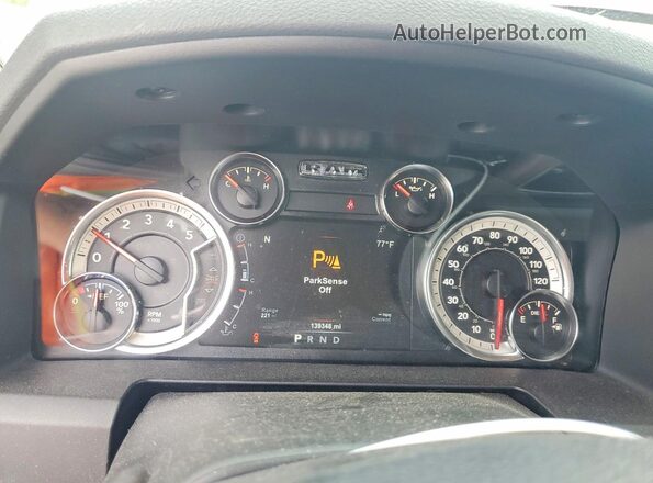 1C6RR7LM0HS878667 2017 RAM 1500 Red ხელსაწყოთა პანელის ხედი