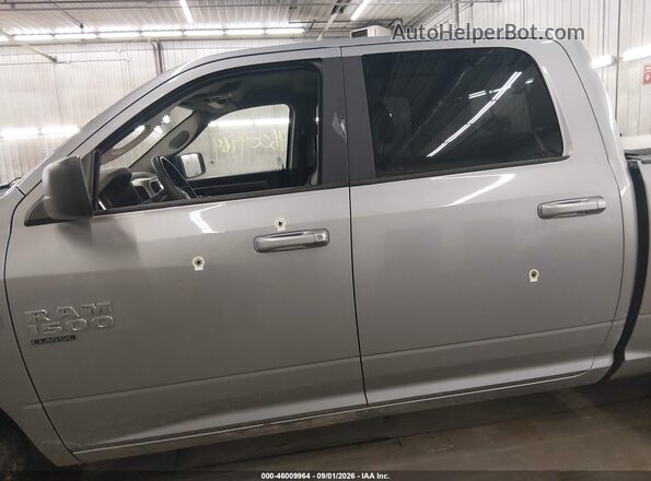 1C6RR7LT0KS611981 2019 RAM 1500 CLASSIC Gray წინა ხედი