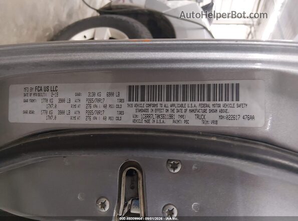 1C6RR7LT0KS611981 2019 RAM 1500 CLASSIC Gray ძრავის განყოფილების ხედი