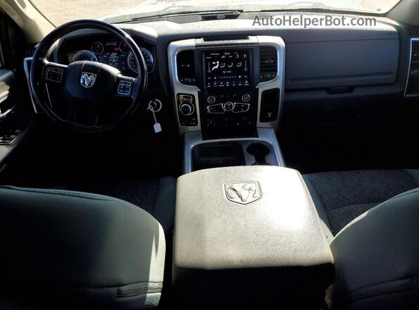 1C6RR7LT0KS727195 2019 RAM 1500 Silver Вид панелі приладів