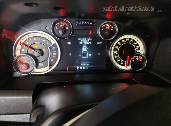 1C6RR7LT1JS268242 2018 RAM 1500 White Vista del cuadro de instrumentos