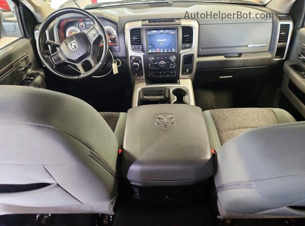 1C6RR7LT1JS268242 2018 RAM 1500 White Vista del salpicadero