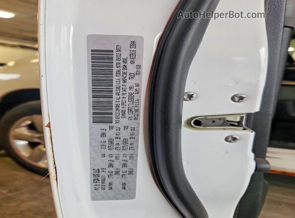 1C6RR7LT1JS268242 2018 RAM 1500 White Vista del compartimento del motor