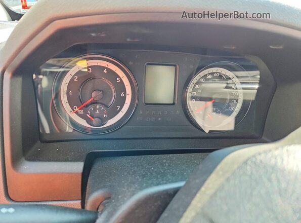 1C6RR7LT2JS249232 2018 RAM 1500 White Սարքավորումների վահանակի տեսք